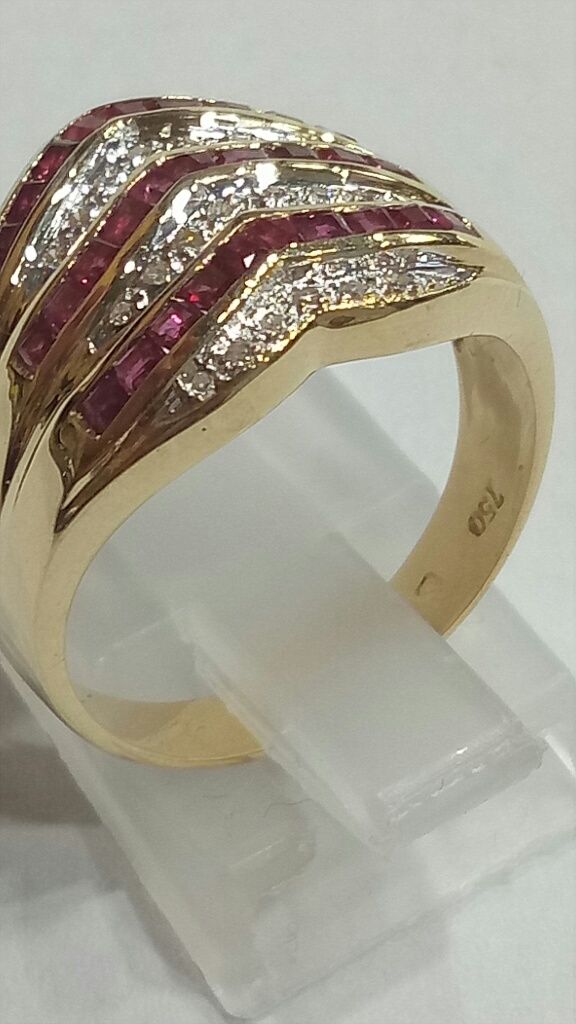 Vind inel deosebit din aur 18kt cu rubine  si diamante
