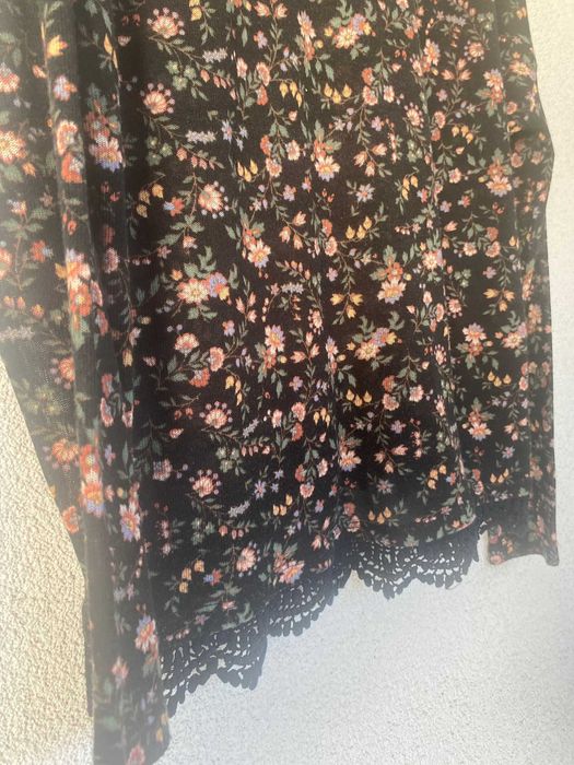 Bluza subtire, negru cu floricele, cu dantela, masura S/M