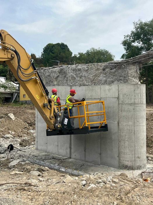 Nacela cu sistem de prindere pentru excavatoare