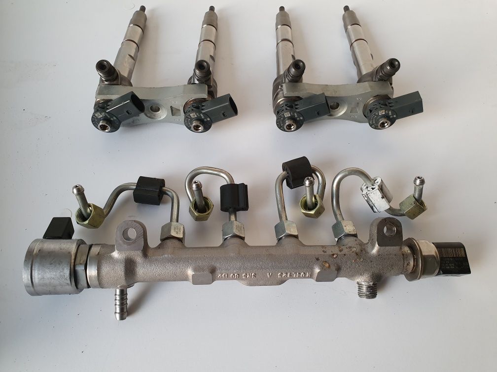 Rampă injectoare Audi A4 B8/8K CSUA cod 04L130764C