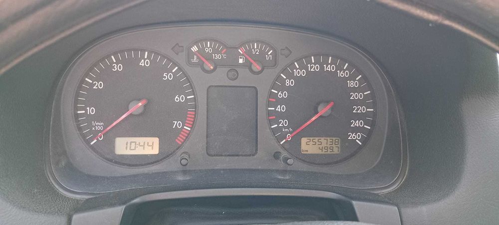 Vand VW GOLF 4 1000 EURO negociabil.