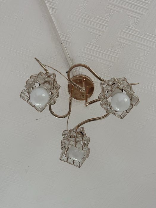 Продам люстру ,все в рабочем состоянии