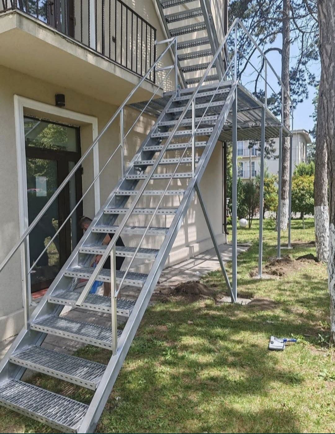Scări metalice zincate profesionale
