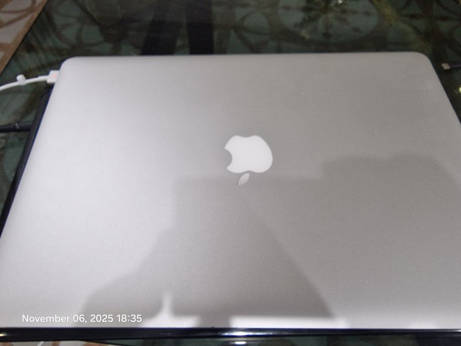 Apple Macbook 15" 16gb RAM 256SSD