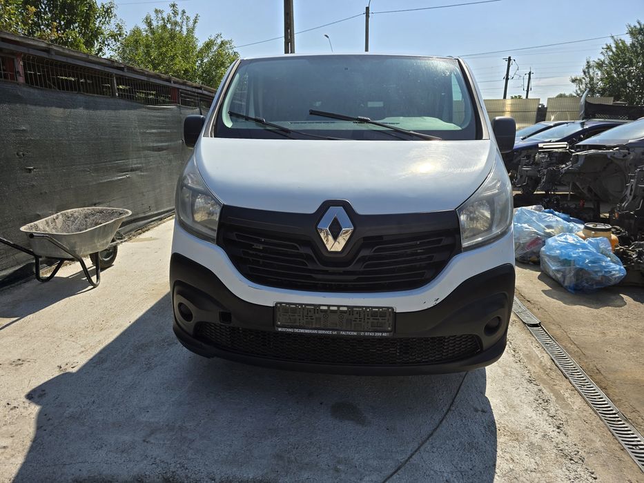 Dezmembrez Renault Trafic 3  8+1 locuri