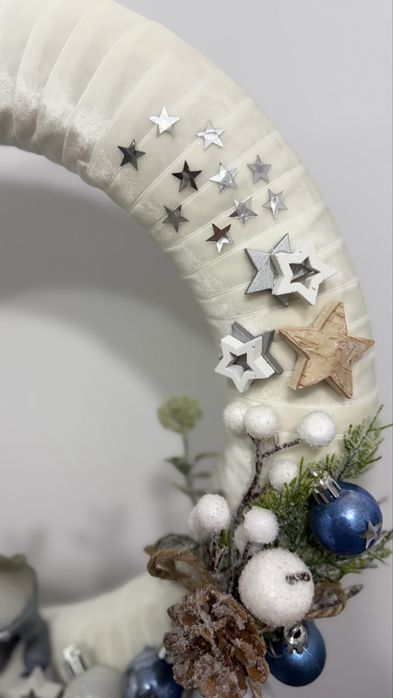 Coronita de Craciun, decoratiune de agatat pe usa