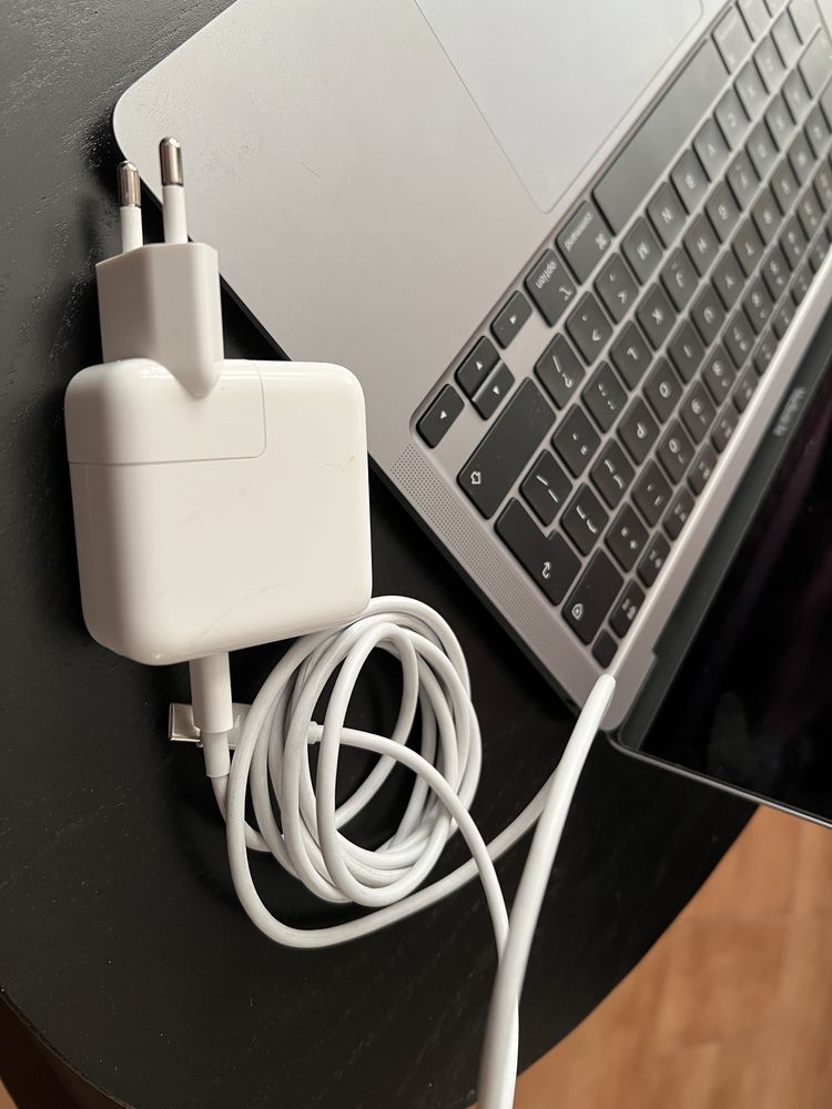 Като НОВ MacBook Air 13” 2020 M1 8GB RAM 256 SSD Space Grey