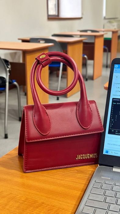 Красная сумках Jacquemus