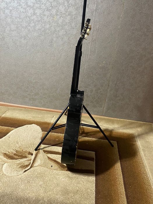 Гитара в хорошем состояние