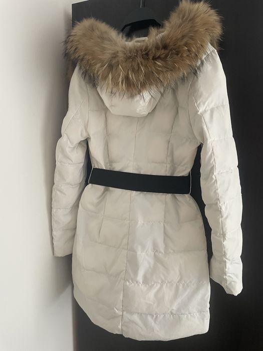 Продавам бяло зимно яке BOGNER