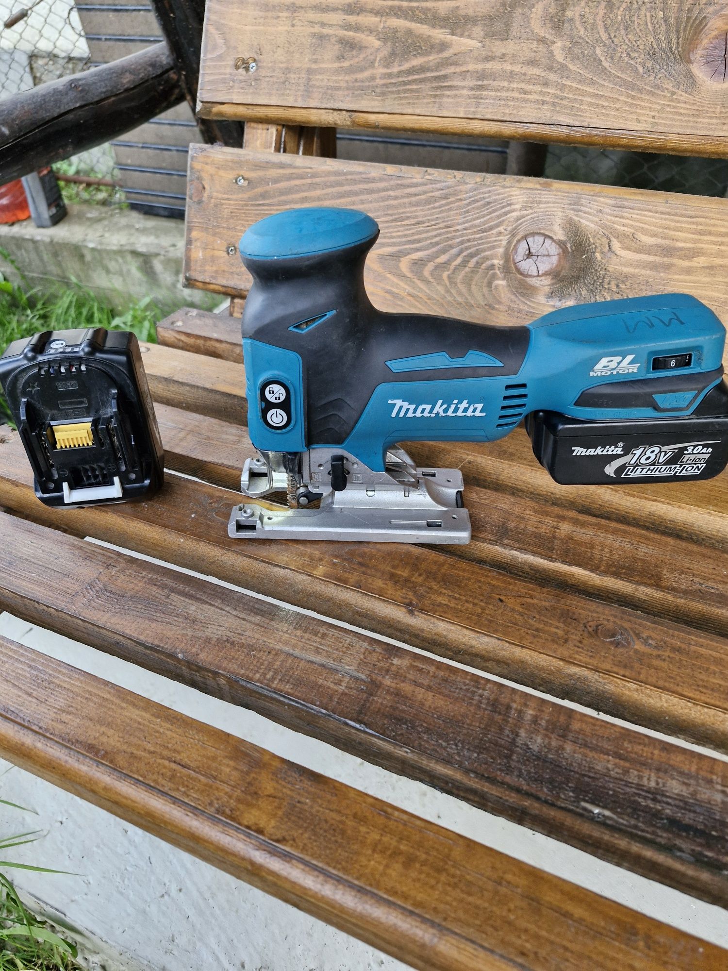 Pendular Makita DJV181