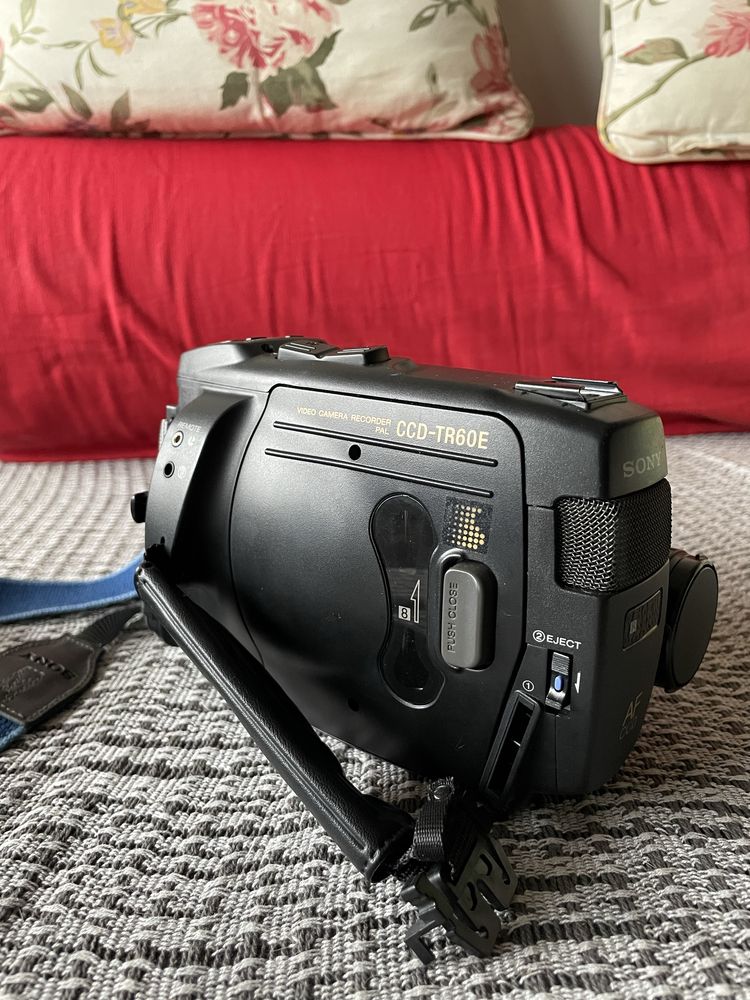 Sony CCD-TR60E Video-8 Handycam Video Camera