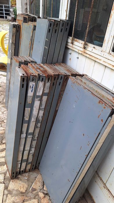 Табли тави за рафтове стелажи