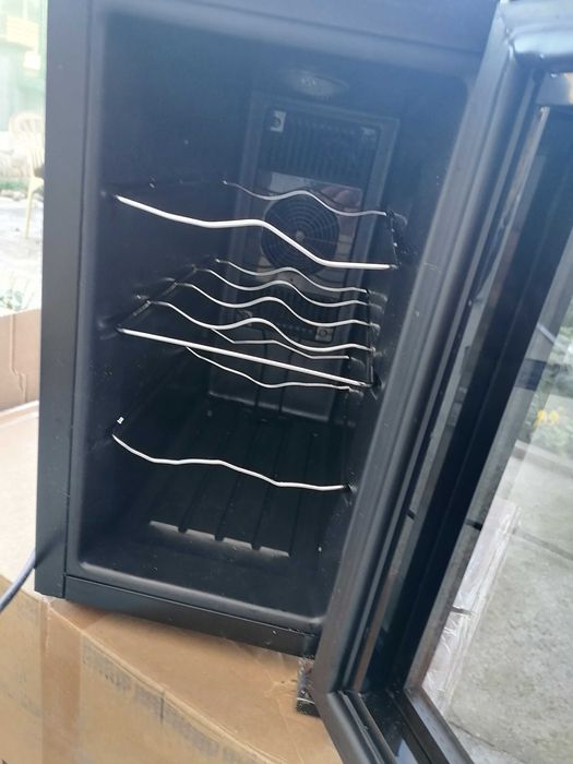 Витрина за охлаждане на вино