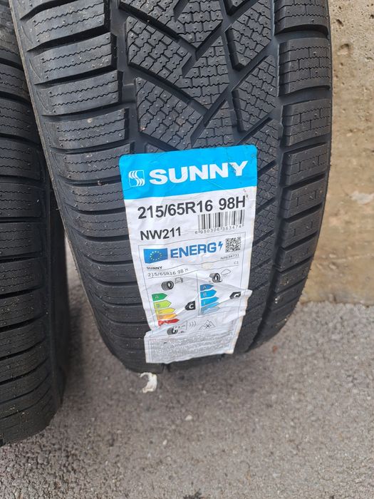 Vand două cauciucuri noi  de iarna 215. 65 .16