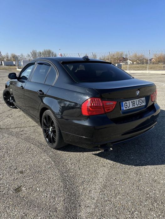Vand sau schimb Bmw e90 318i an 2011