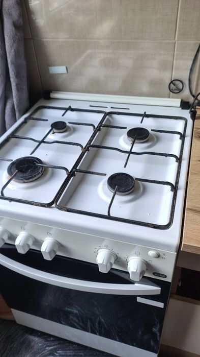 Aragaz zanussi cu grill si aprindere electrica