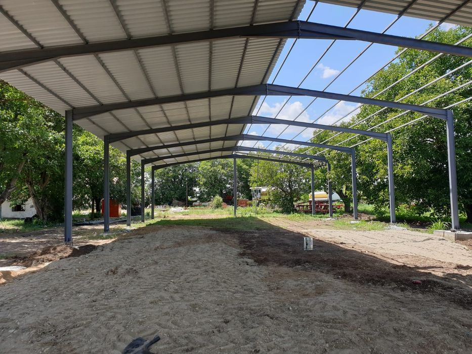 Vând hala/structura metalica.
420mp.
Lățime 14 metri.
Lungime 30 metri