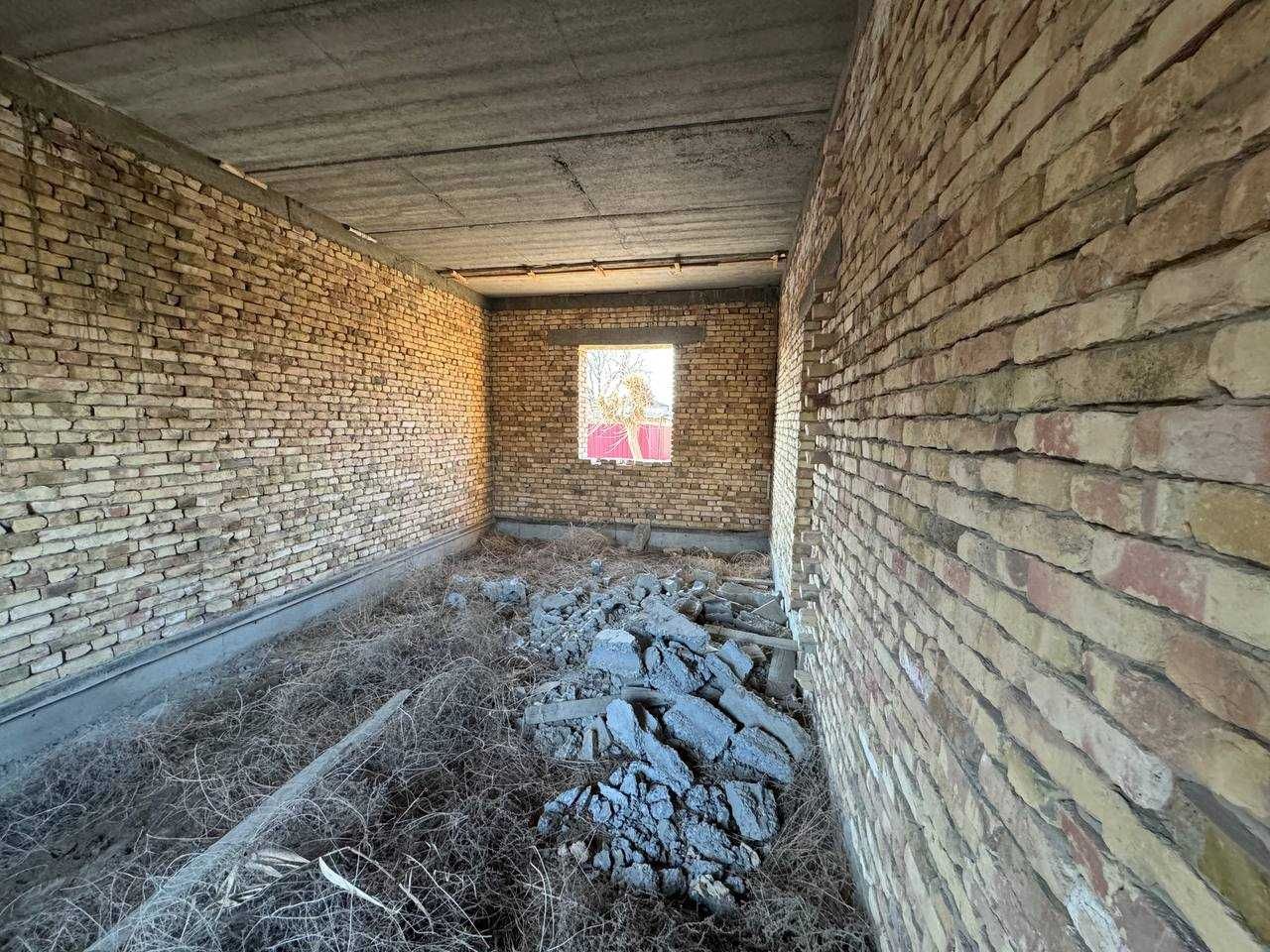 2.8 Sotiqli karobka holatdagi hovli sotiladi.