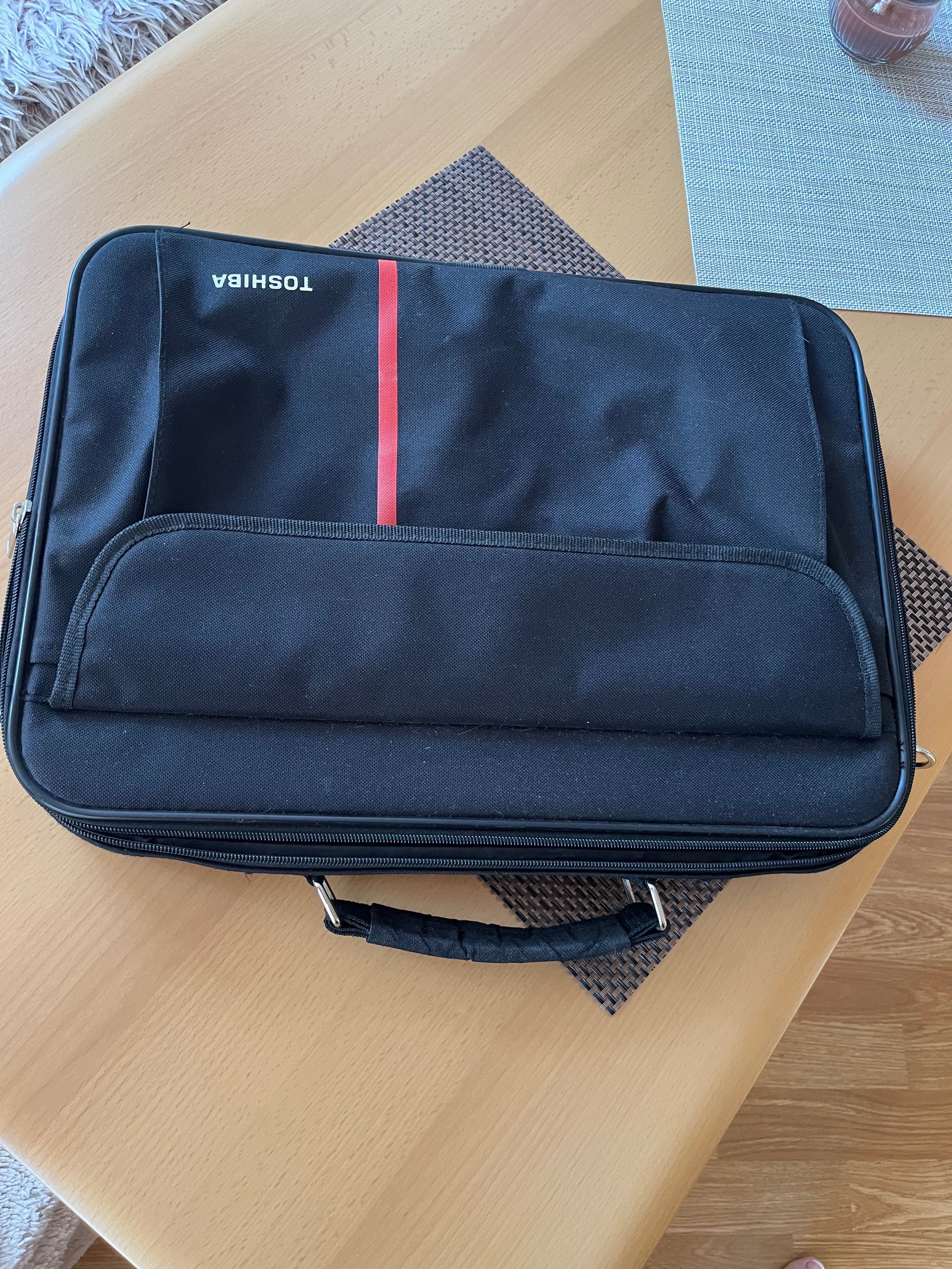 Продавам лаптоп Toshiba