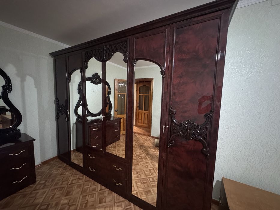 Шкаф шестидверный