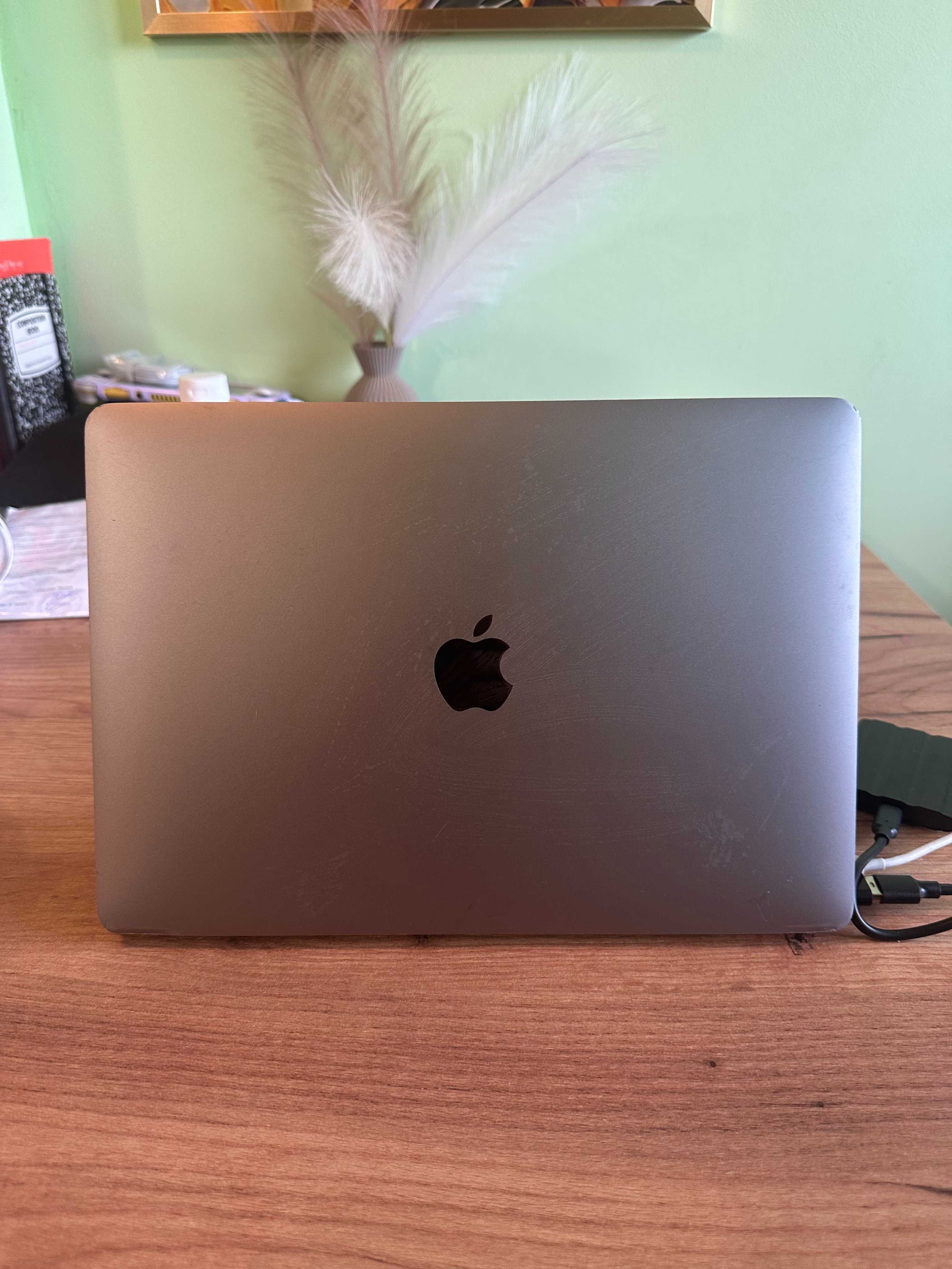 MacBook Air M1 (2020) – 8GB RAM / 256GB SSD / Отлично състояние
