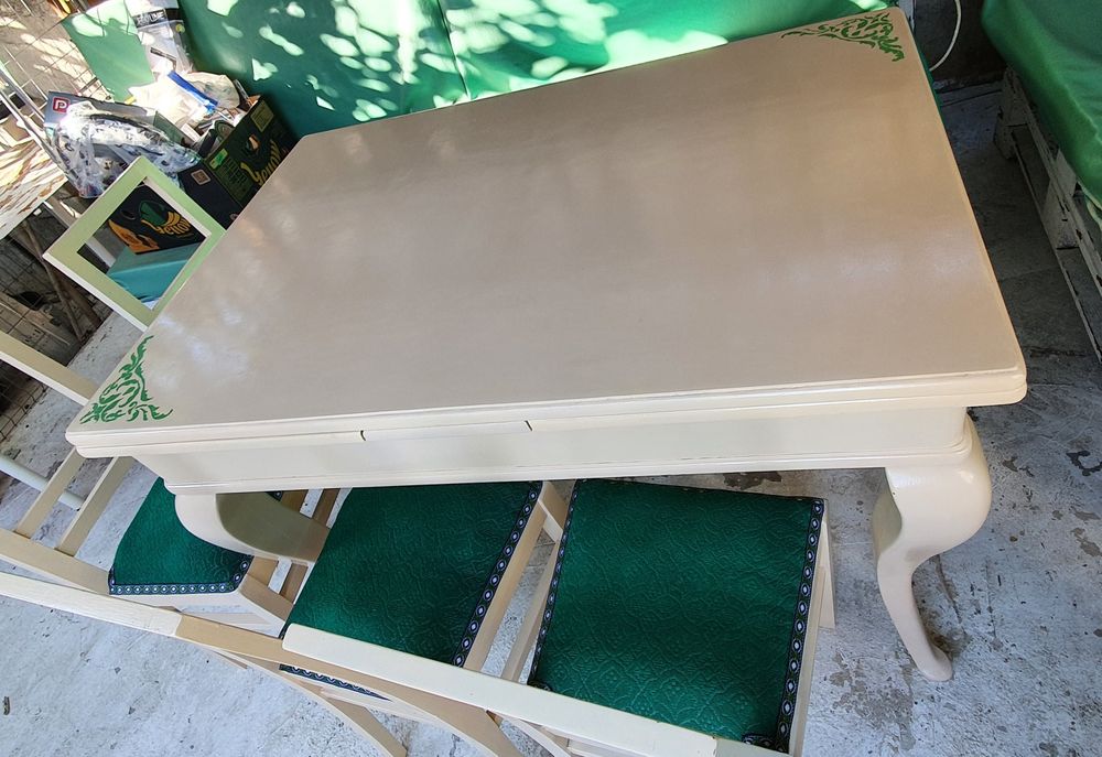 Masă din lemn extensibilă