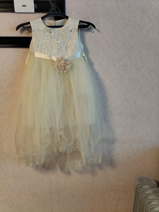 Продам детские платья