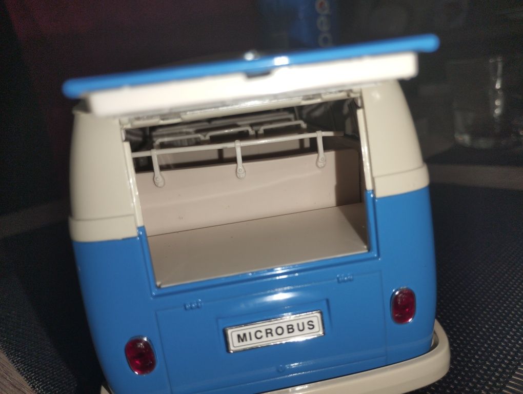Masinuta VW T1 Bus (1963) scara 1:18
