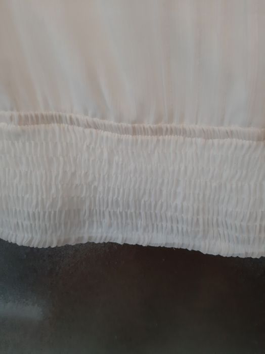 Vând top/ maieu  accesorizat cu pietre