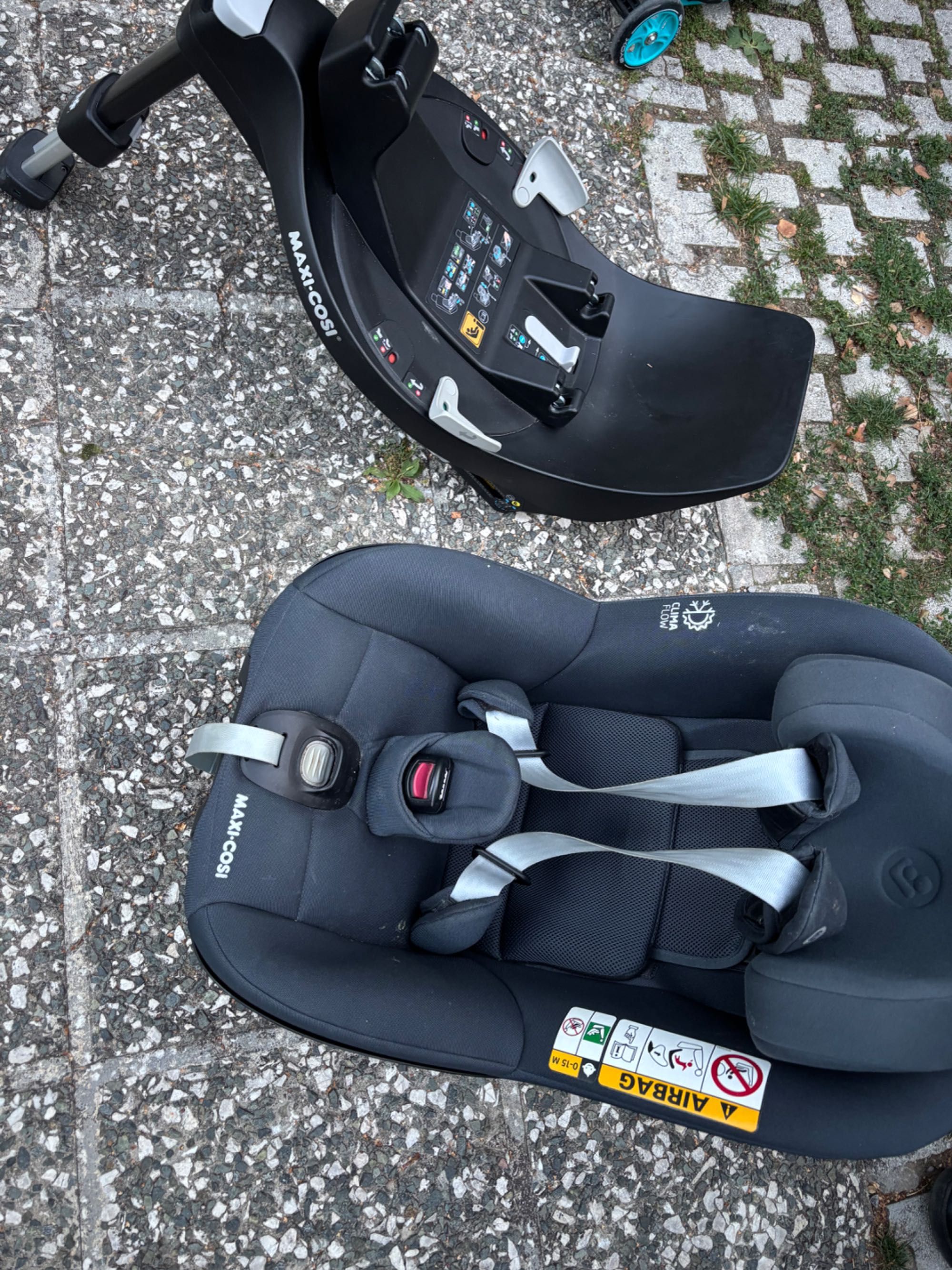 Продавам детско столче Maxi-Cosi Pearl 360 с база