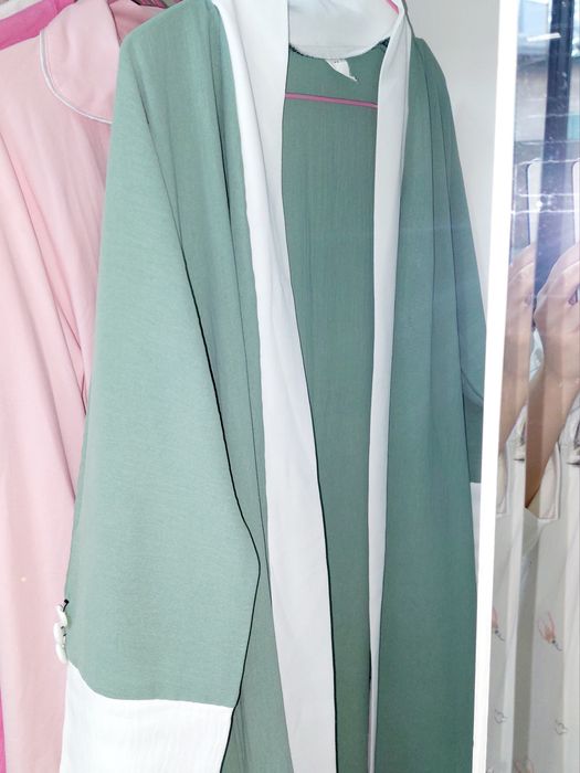 Abaya va hijab ro'mollar