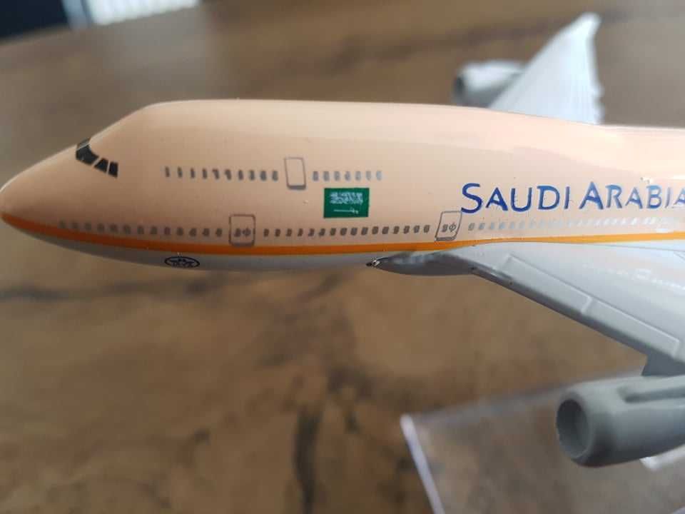 Macheta metalica de avion Saudi Arabian | Decoratie | Perfect pt cadou