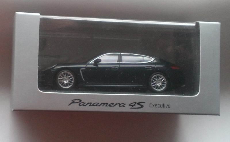 Macheta Porsche Panamera 4S Executive 2014 - Minichamps 1/43