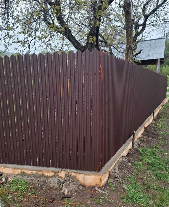 Porti si garduri din sipca metalica