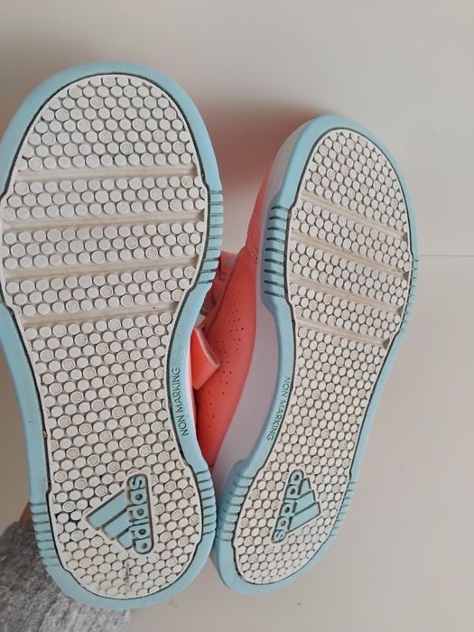 ЗАПАЗЕНИ Маратонки adidas за момиче, размер 35