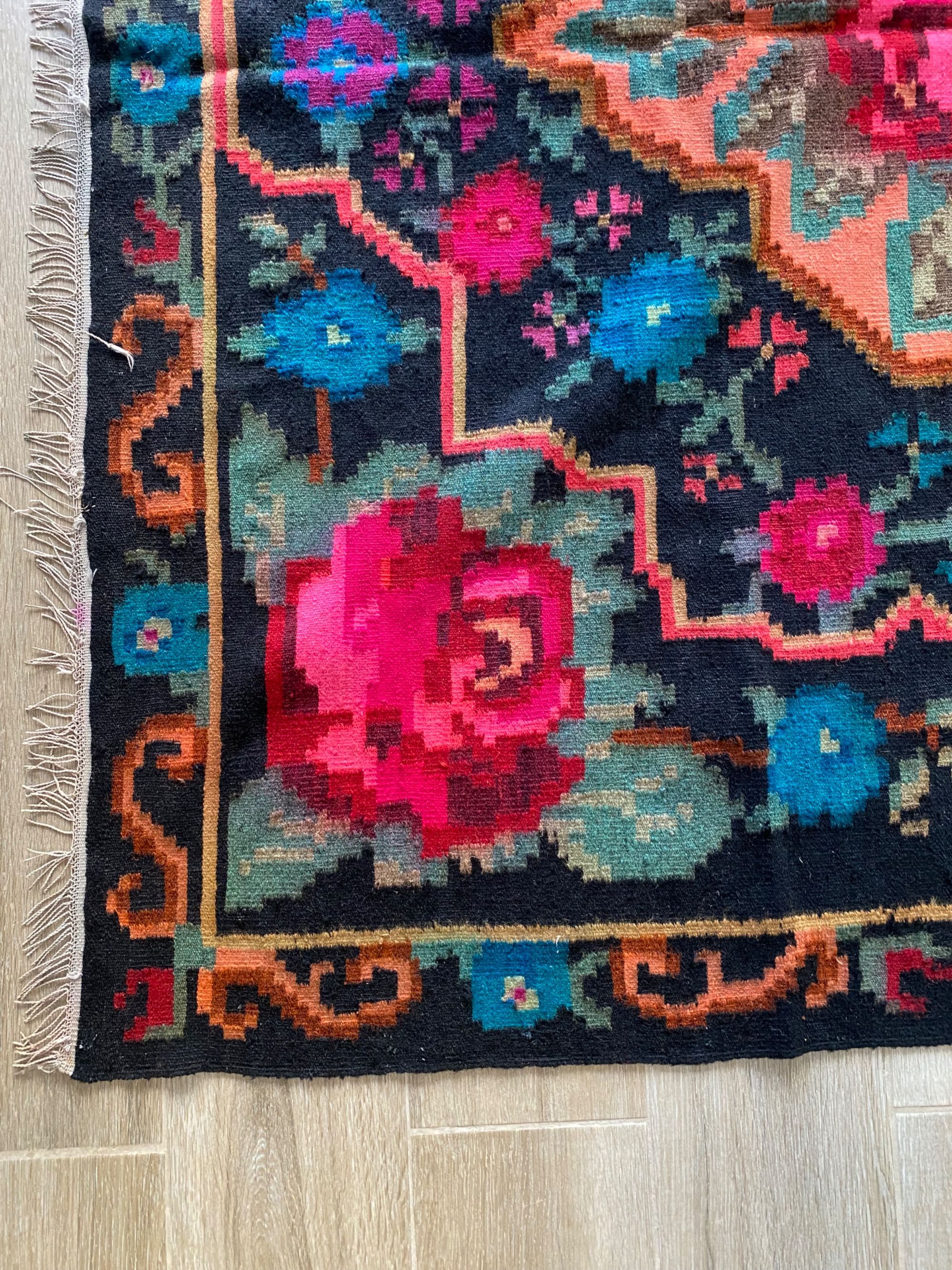 Covor vechi țesut manual – Bucovina – 180x300 cm – stare bună