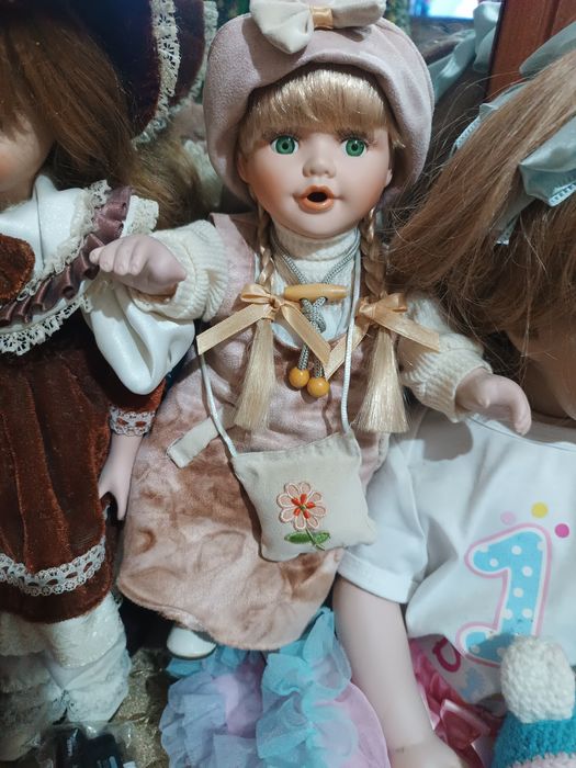 Продаю фарфоровые куклы