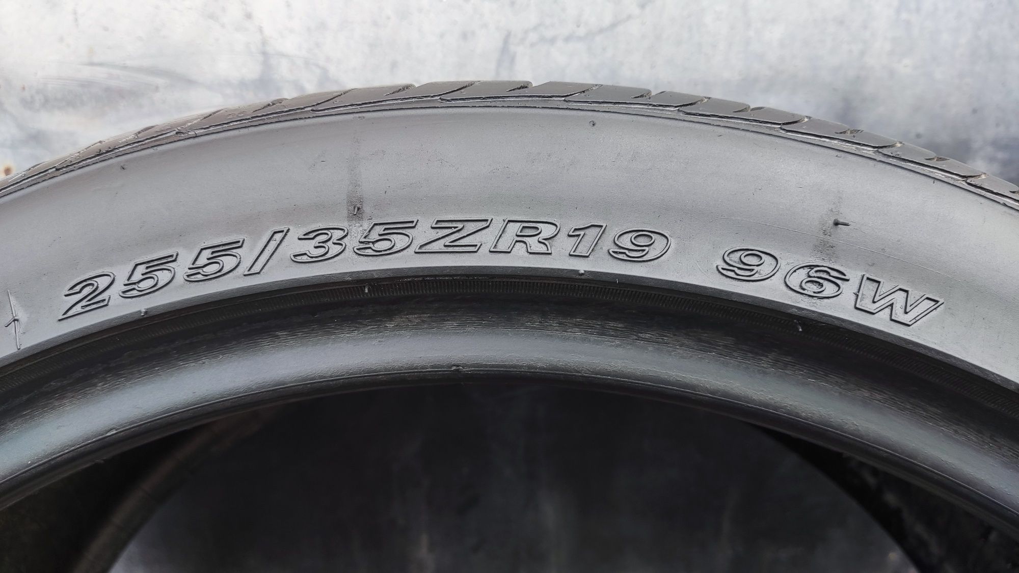 2бр. летни гуми 255/35/19 Nexen  N'Fera 
dot22
6.9mm
Добро състояние н