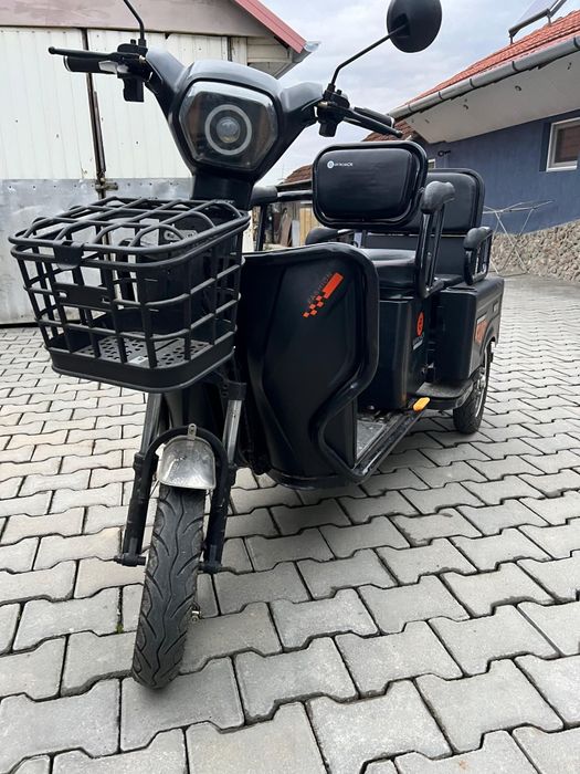 eLEKTROMOB scuter electric