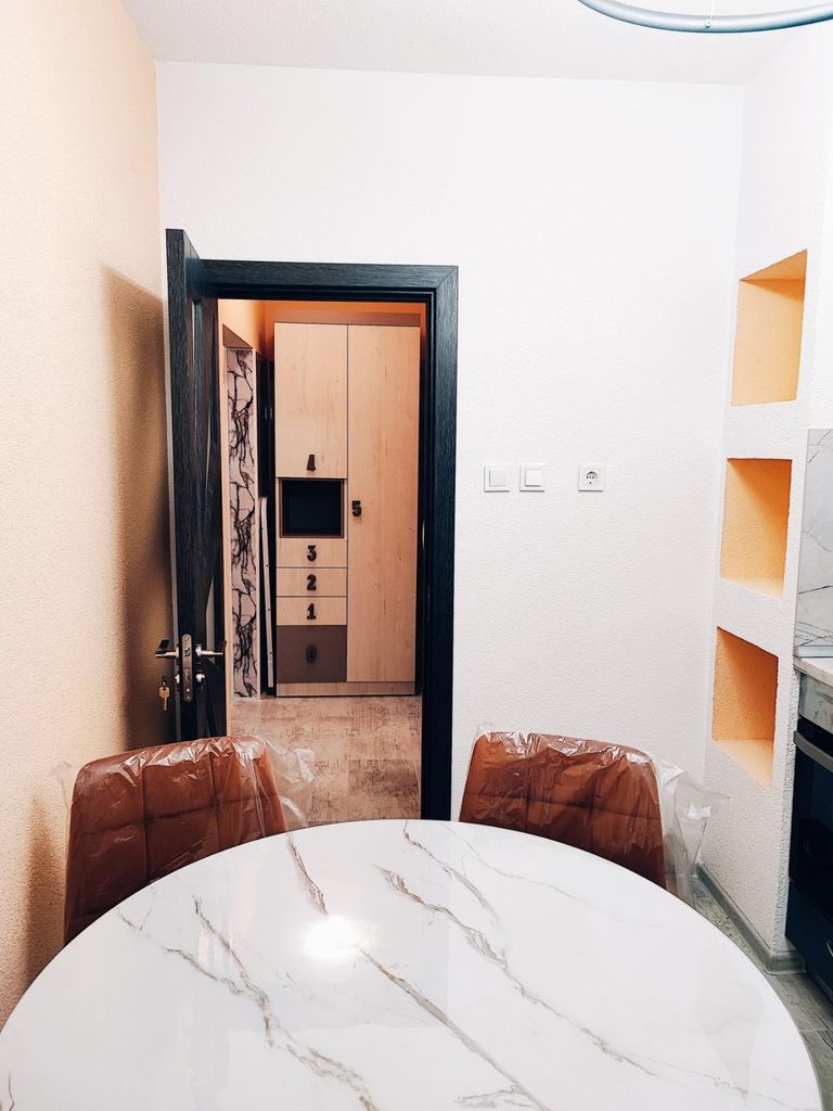 Дава се под наем Двустаен апартамент в Пловдив, Център - 60 кв.м за 510 € - Снимка #2