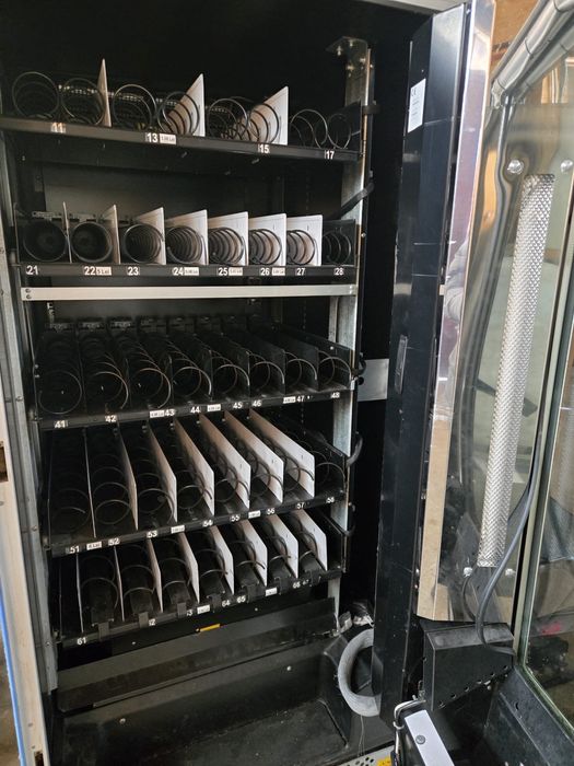 Vand tonomat vending sucuri dulciuri