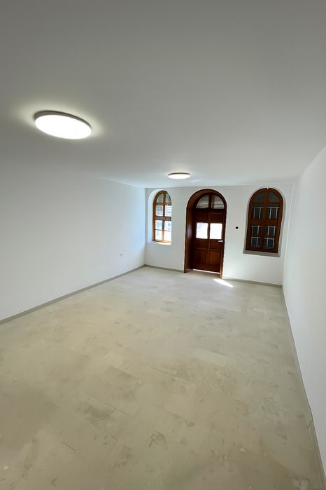 Търговско помещение / офис под наем – Сливен, бул. Цар Симеон