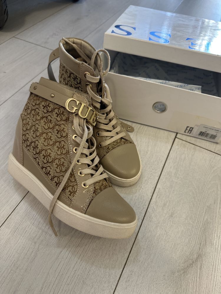 Guess кецове на платформа