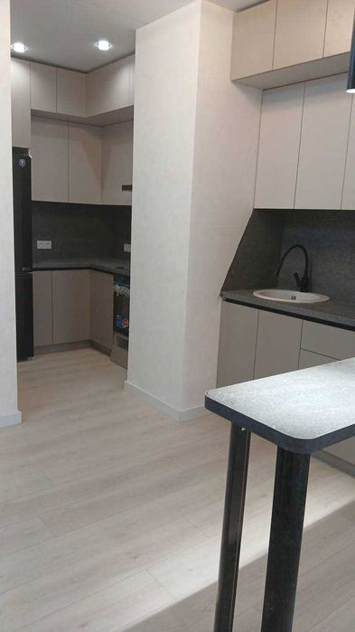 ЖК Black Tower ул.Кичик Бешагач 8-роддом 2-комн 11/17 58 м² евроремонт