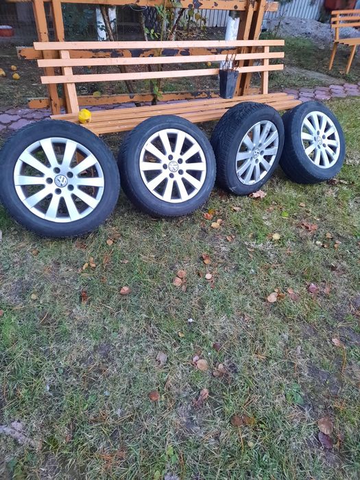 Cauciucuri de iarna 205*55*16 cu jante aluminiu.