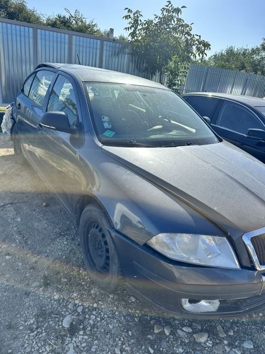 dezmembrari dezmembrez piese Skoda octavian 2 2012 benzina tour oct culoare 9j/ F8J capot kit airbaguri modelu Facelift cutie manuala volan pe Stanga