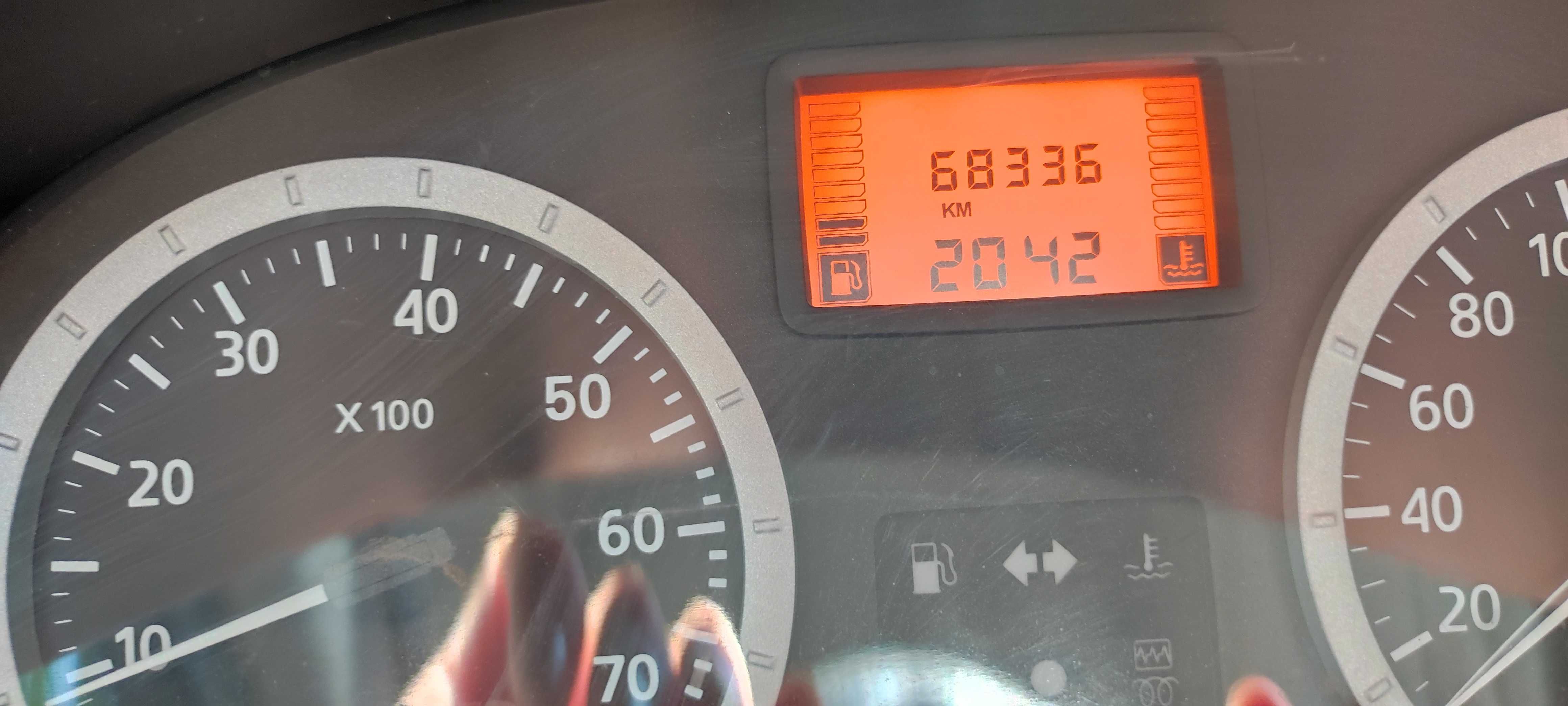 Продавам Dacia Logan 1.4