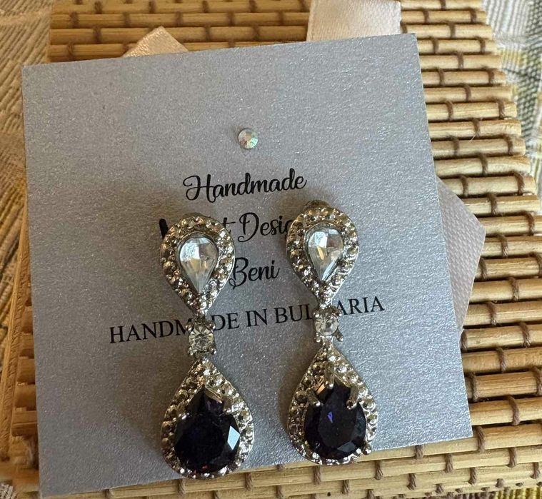 Уникални обици с тъмносин камък