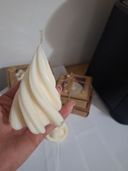 Colecția de lumânări din ceară parfumate.